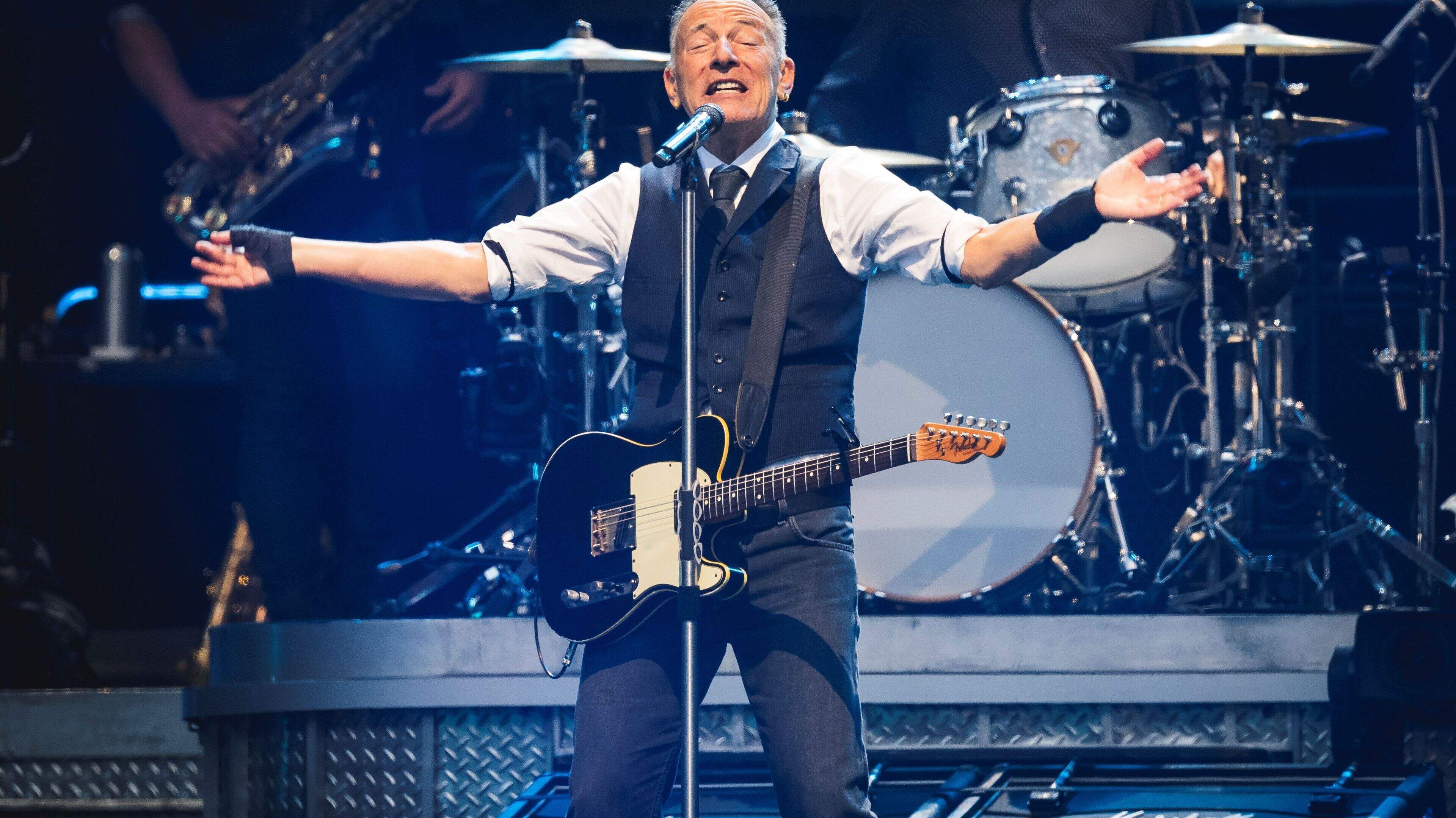 Bruce Springsteen records special video for Rathangan locals at the inaugural Féile Springsteen